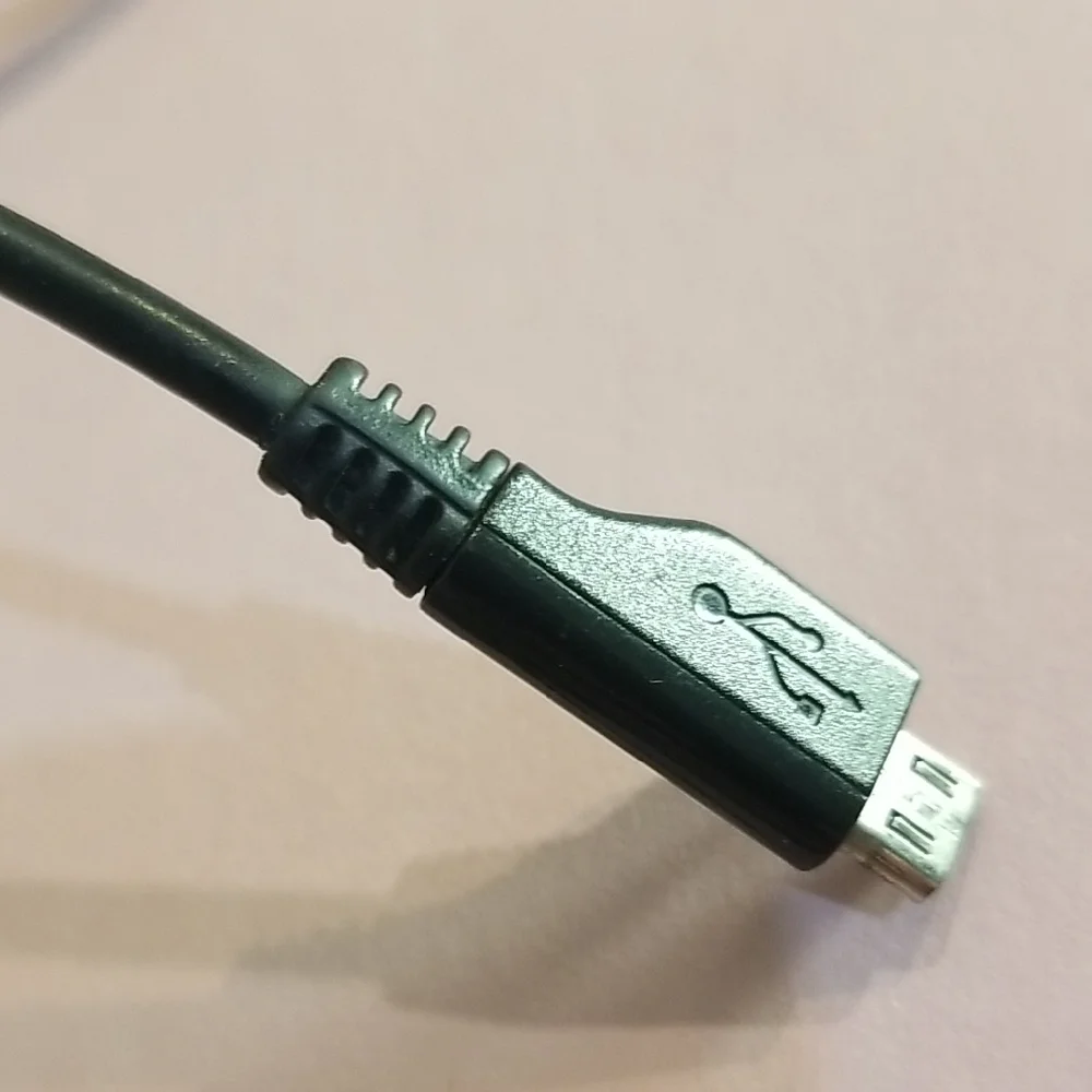 Samsung Travel Adapter (+ USB cable)
